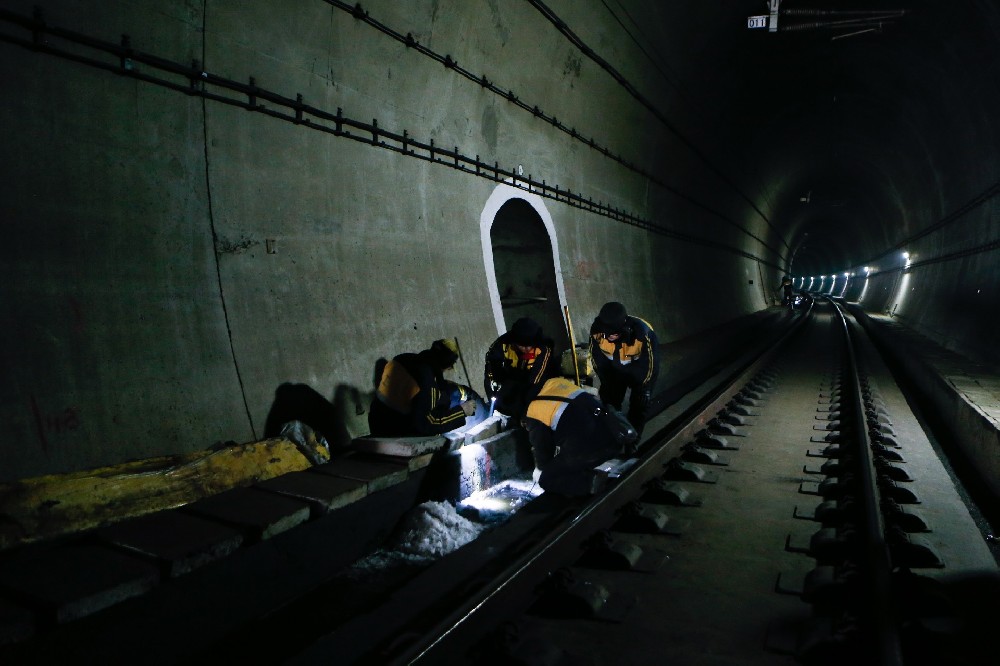 黄梅铁路运营隧道病害现状